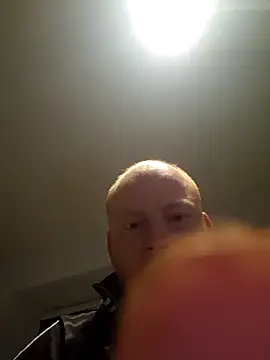 svenni2525 online show from October 9, 2025, 6:11 am