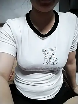 Mie rose online show from October 18, 2025, 1:34 pm