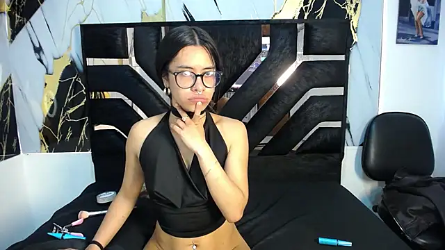 Miahotcs1 online show from February 9, 2026, 2:32 pm