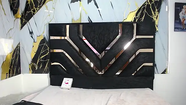 Miahotcs1 online show from February 11, 2026, 2:11 pm