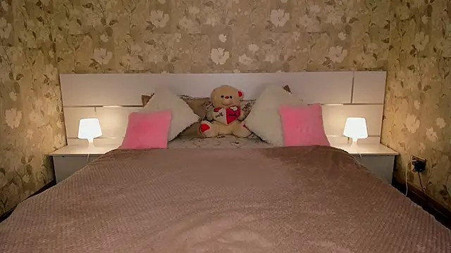 mishapallmer online show from April 9, 2026, 3:06 am