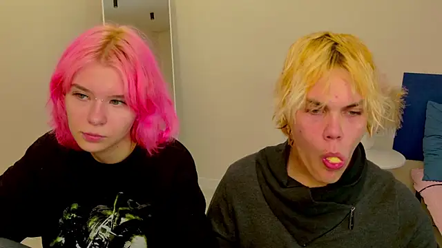 Snapshot of Bonnie_And_C1yde chatting on October 21, 2025, 5:02 pm Bonnie And C1yde online show from October 21, 2025, 5:02 pm