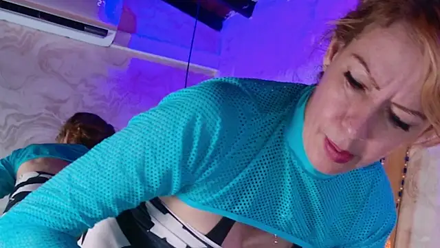 Snapshot of julyana_mendez chatting on October 22, 2025, 8:30 pm julyana mendez online show from October 22, 2025, 8:30 pm