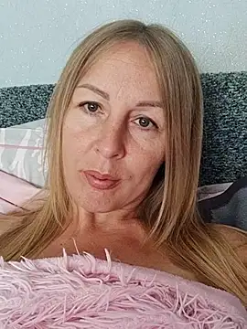 LunaSugarX online show from September 18, 2025, 8:27 am