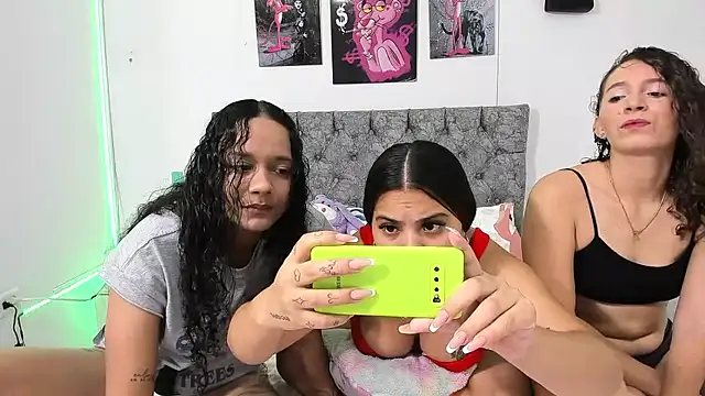Snapshot of nay_and_aleja1 chatting on April 22, 2026, 12:35 am nay and aleja1 online show from April 22, 2026, 12:35 am