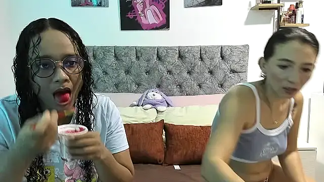 Snapshot of nay_and_aleja1 chatting on May 21, 2026, 2:51 am nay and aleja1 online show from May 21, 2026, 2:51 am