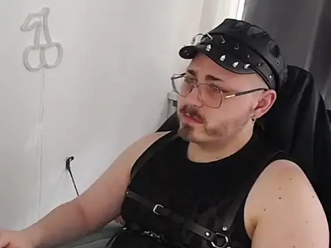 Snapshot of FabianKinky chatting on October 21, 2025, 12:28 pm FabianKinky online show from October 21, 2025, 12:28 pm