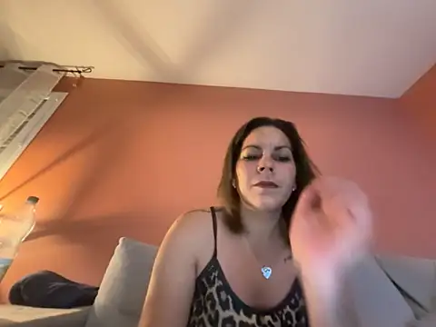 minettedusud online show from November 28, 2025, 9:17 pm