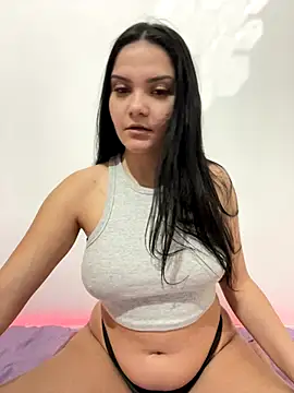 Snapshot of Selena_y chatting on November 16, 2025, 9:42 pm Selena y online show from November 16, 2025, 9:42 pm