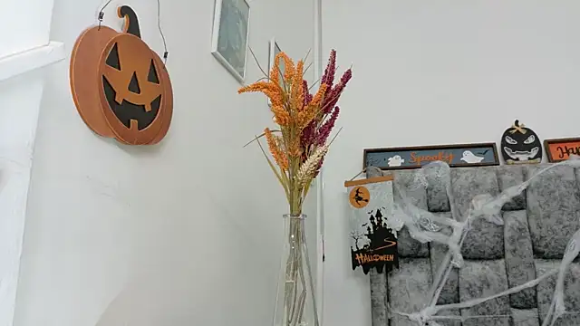 Lizbeth Rouse online show from October 30, 2025, 10:38 am