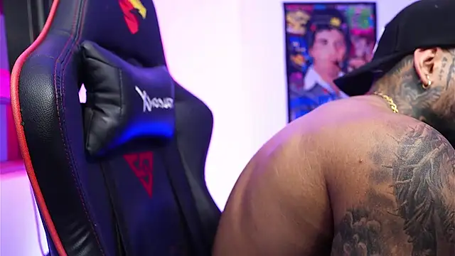 logan hugh8 online show from December 16, 2025, 1:10 am