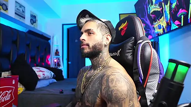 logan hugh8 online show from March 2, 2026, 7:15 am