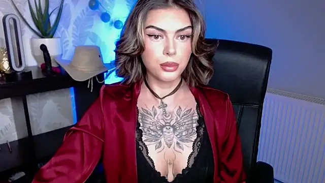 Snapshot of Nova_SIN chatting on February 5, 2026, 5:56 am Nova SIN online show from February 5, 2026, 5:56 am