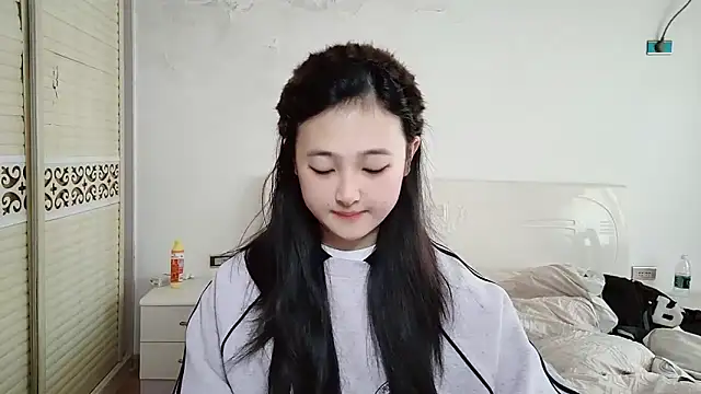 xxz98 online show from December 17, 2025, 4:29 am