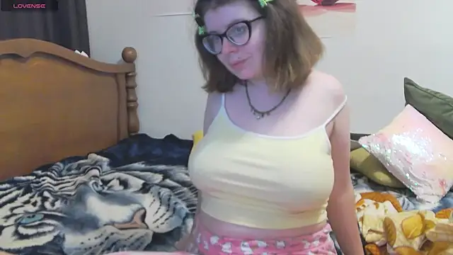 MilisaSweet777 online show from September 21, 2025, 7:04 pm