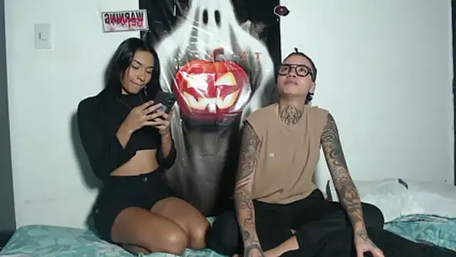 Snapshot of ParisAndVi chatting on October 29, 2025, 2:03 am ParisAndVi online show from October 29, 2025, 2:03 am