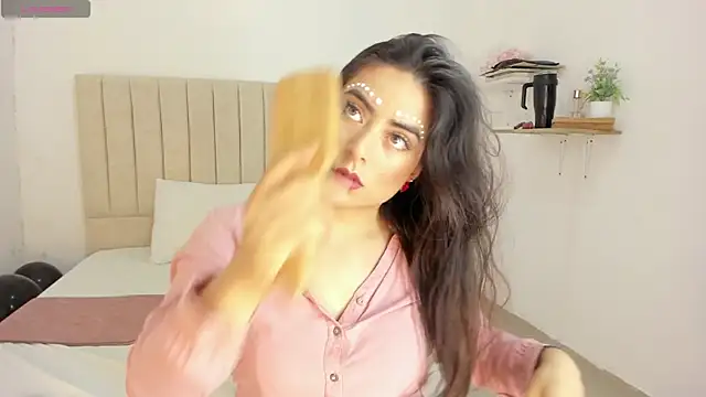 sashaa petit online show from September 17, 2025, 11:34 am