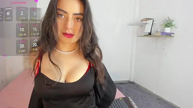 sashaa petit online show from September 22, 2025, 11:23 am