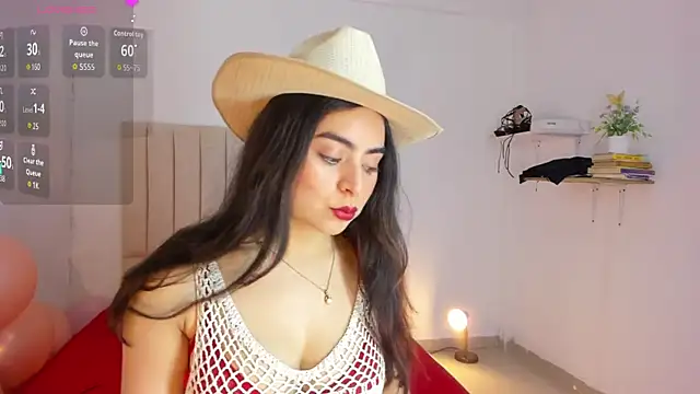 sashaa petit online show from October 17, 2025, 11:57 am