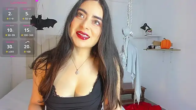 sashaa petit online show from October 21, 2025, 11:44 am