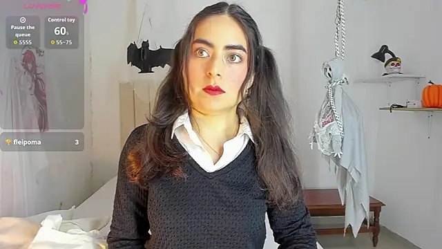 sashaa petit online show from October 25, 2025, 11:40 am