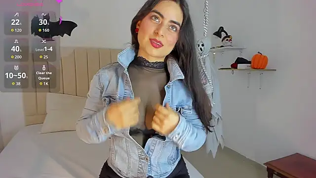 sashaa petit online show from October 28, 2025, 11:47 am