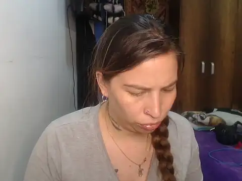 cloequeen15 online show from March 13, 2026, 12:39 am