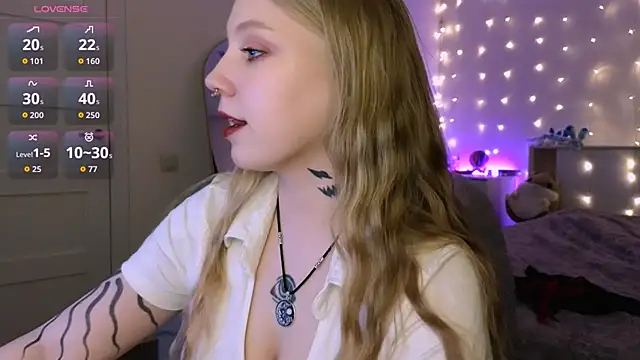 Snapshot of RebeccaAster chatting on April 21, 2026, 5:28 pm RebeccaAster online show from April 21, 2026, 5:28 pm