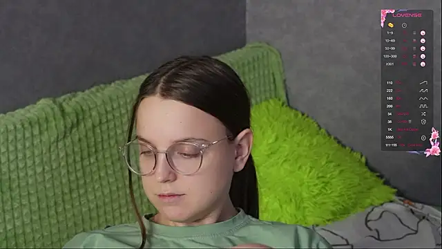 Violetwin online show from February 26, 2026, 11:31 am