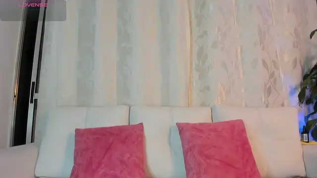 Noami Rose online show from February 8, 2026, 3:10 am