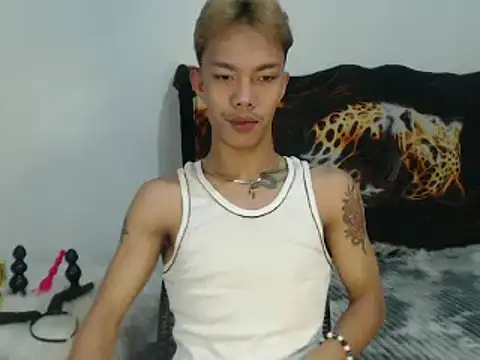 jersthebigfuckerxxx online show from November 18, 2025, 8:19 am