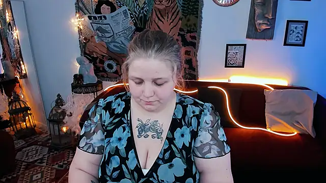 Snapshot of SladaDell chatting on September 9, 2025, 5:07 am SladaDell online show from September 9, 2025, 5:07 am