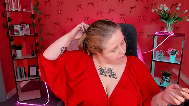 Snapshot of SladaDell chatting on September 14, 2025, 6:12 am SladaDell online show from September 14, 2025, 6:12 am