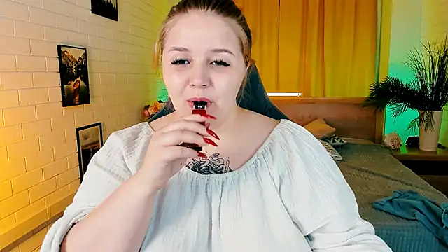 Snapshot of SladaDell chatting on October 12, 2025, 5:06 am SladaDell online show from October 12, 2025, 5:06 am