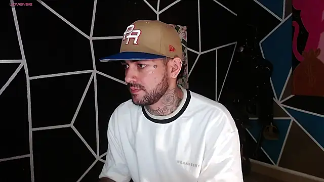 nicolastorres99 online show from October 30, 2025, 2:02 am