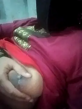 Snapshot of baddy8008 chatting on September 24, 2025, 4:43 pm baddy8008 online show from September 24, 2025, 4:43 pm