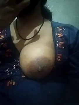 Snapshot of baddy8008 chatting on October 24, 2025, 4:25 pm baddy8008 online show from October 24, 2025, 4:25 pm