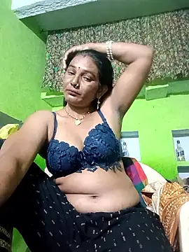 Snapshot of ZIVAA chatting on December 5, 2025, 11:08 am ZIVAA online show from December 5, 2025, 11:08 am