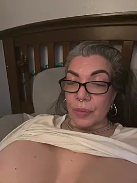 dieseldame1313 online show from January 20, 2025, 11:02 am