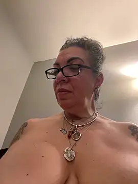 dieseldame1313 online show from February 26, 2025, 5:31 am