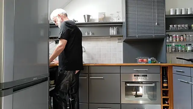 Snapshot of ewaldwillems99 chatting on September 12, 2025, 12:49 pm ewaldwillems99 online show from September 12, 2025, 12:49 pm