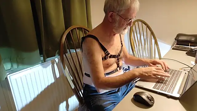 Snapshot of ewaldwillems99 chatting on September 22, 2025, 1:35 pm ewaldwillems99 online show from September 22, 2025, 1:35 pm