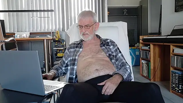 Snapshot of ewaldwillems99 chatting on October 30, 2025, 1:45 pm ewaldwillems99 online show from October 30, 2025, 1:45 pm