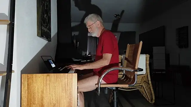 Snapshot of ewaldwillems99 chatting on November 7, 2025, 3:01 pm ewaldwillems99 online show from November 7, 2025, 3:01 pm