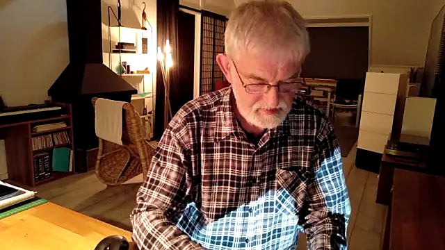 Snapshot of ewaldwillems99 chatting on November 24, 2025, 7:57 pm ewaldwillems99 online show from November 24, 2025, 7:57 pm