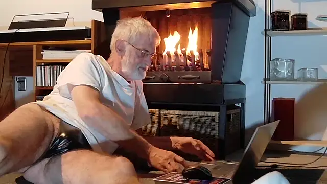 ewaldwillems99 online show from December 2, 2025, 2:45 pm