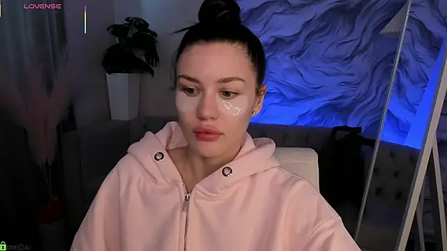 Aria Mila online show from March 17, 2026, 3:00 am