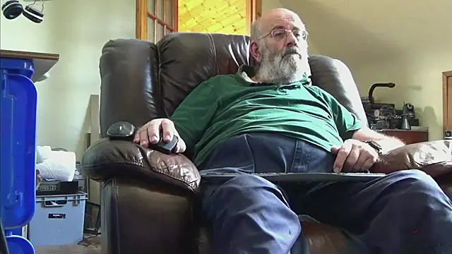 janzer13 online show from September 26, 2025, 1:04 pm