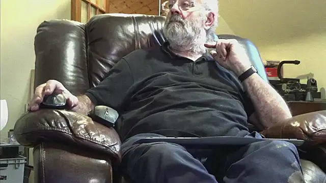 janzer13 online show from December 3, 2025, 3:21 pm