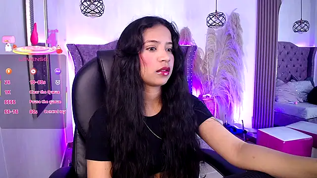 SophiaWalker 1 online show from December 22, 2025, 12:24 pm